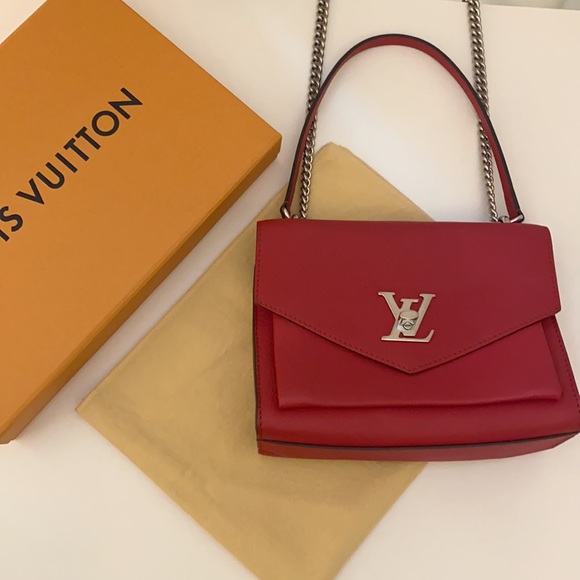 LV MyLockMe Chain Bag with LV Dustbag - Picture 9 of 12